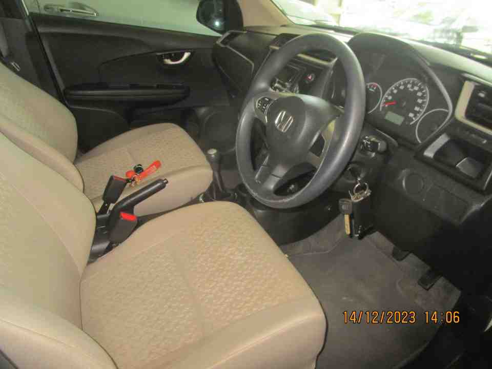 Foto Mobil Bekas Kabin Depan Honda Brio 1.2 E tahun 2020