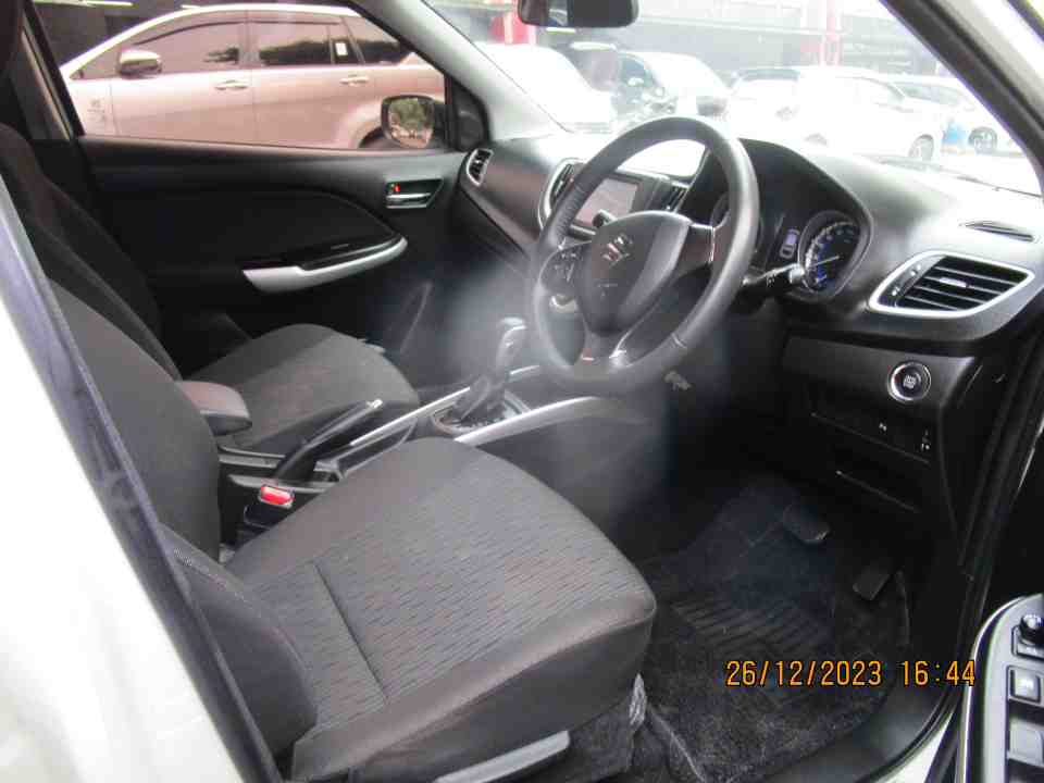 Foto Mobil Bekas Kabin Depan Suzuki Baleno 1.4 tahun 2018