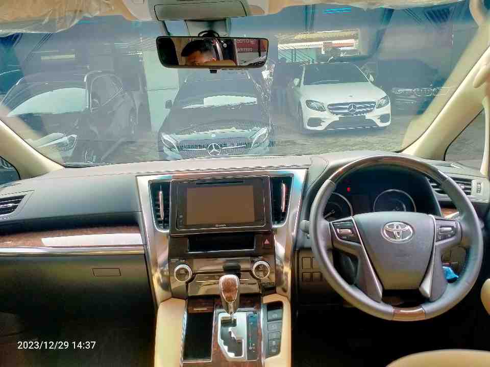 Foto Mobil Bekas Dashboard Toyota Alphard 2.5 G tahun 2019