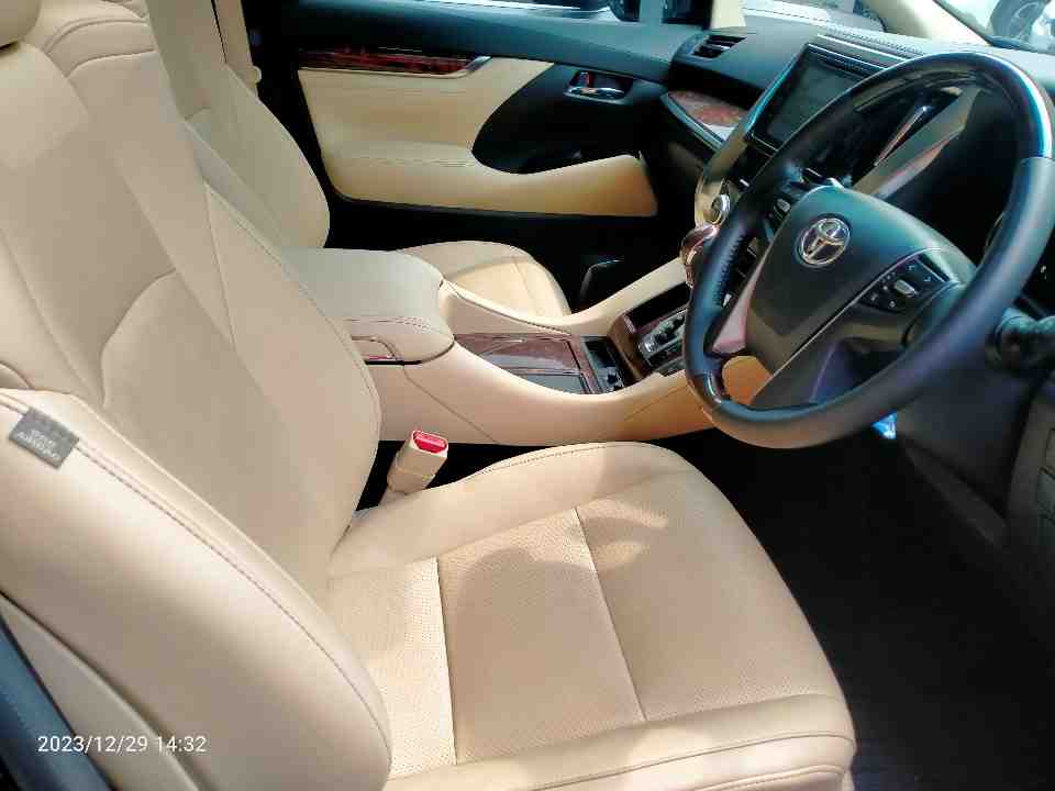 Foto Mobil Bekas Kabin Depan Toyota Alphard 2.5 G tahun 2019