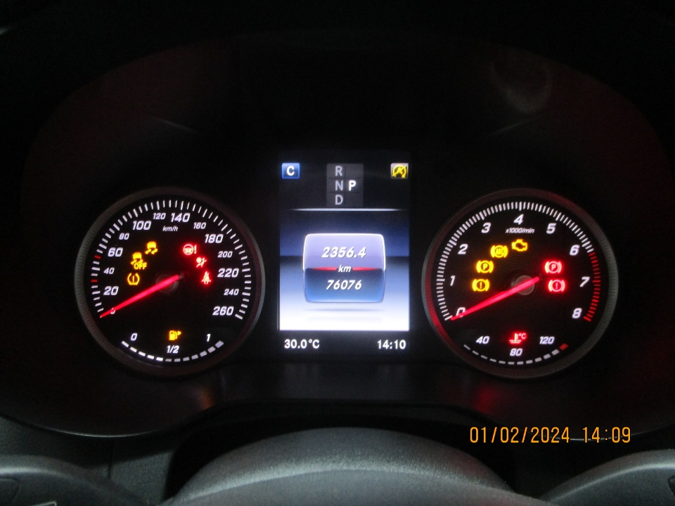 Foto Mobil Bekas Odometer Mercedes-Benz GLC250 2.0 tahun 2016