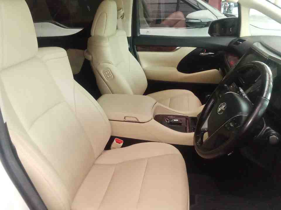Foto Mobil Bekas Kabin Depan Toyota Alphard 2.5 G tahun 2018