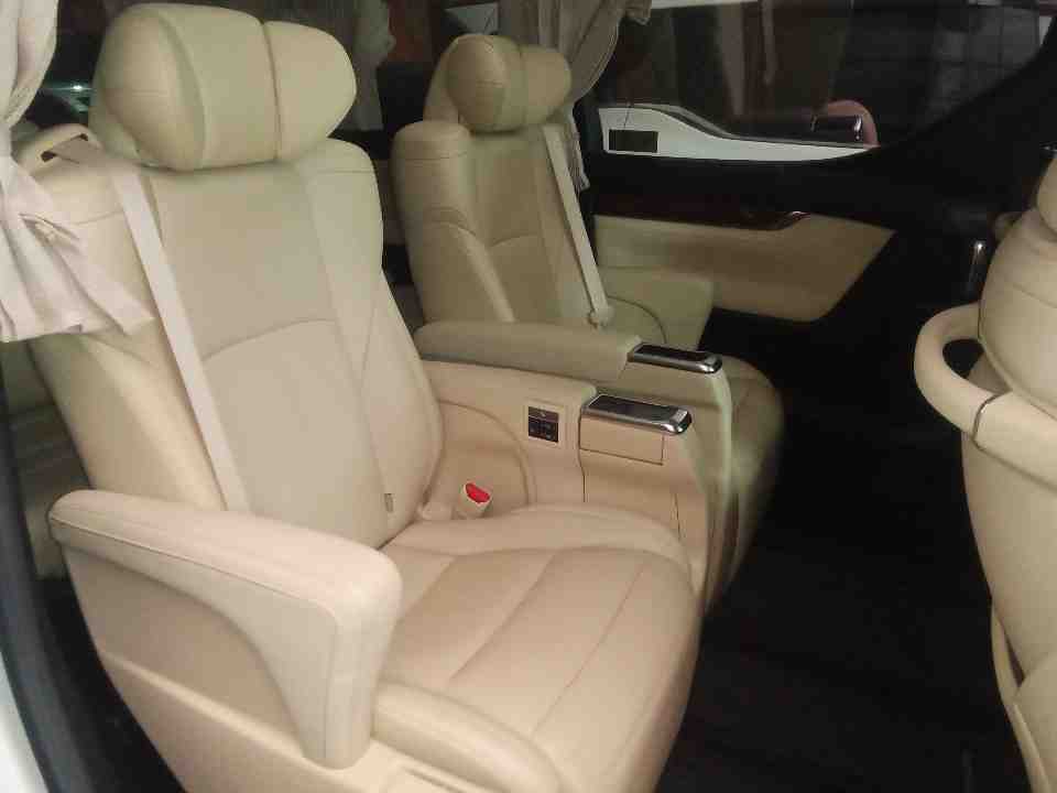 Foto Mobil Bekas Kabin Belakang Toyota Alphard 2.5 G tahun 2018