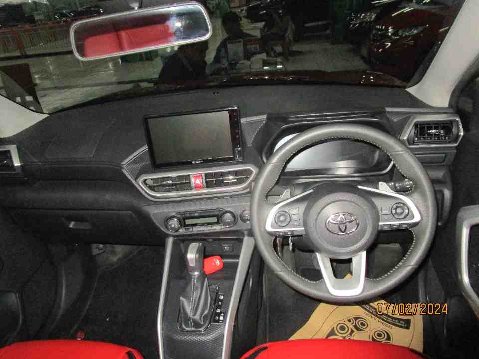 Foto Mobil Bekas Dashboard Toyota Raize 1.0 GR Sport TSS tahun 2021