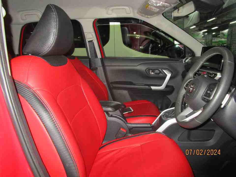 Foto Mobil Bekas Kabin Depan Toyota Raize 1.0 GR Sport TSS tahun 2021