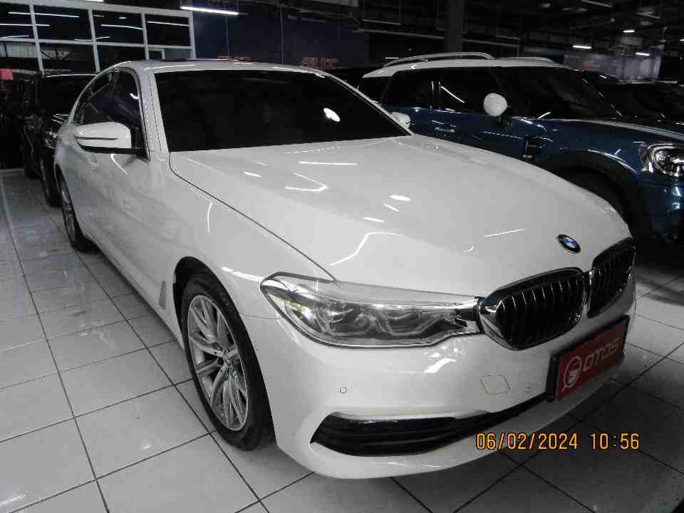 2020 BMW 520i 2.0 - Foto 1 dari 6