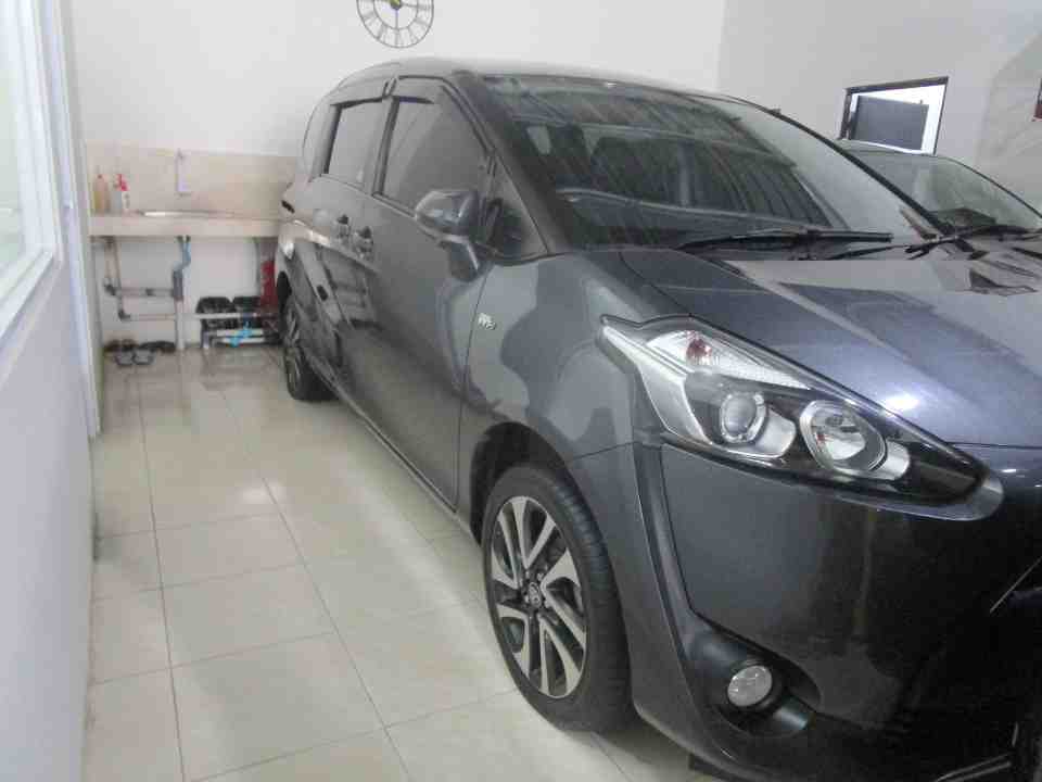 2017 Toyota Sienta 1.5 V