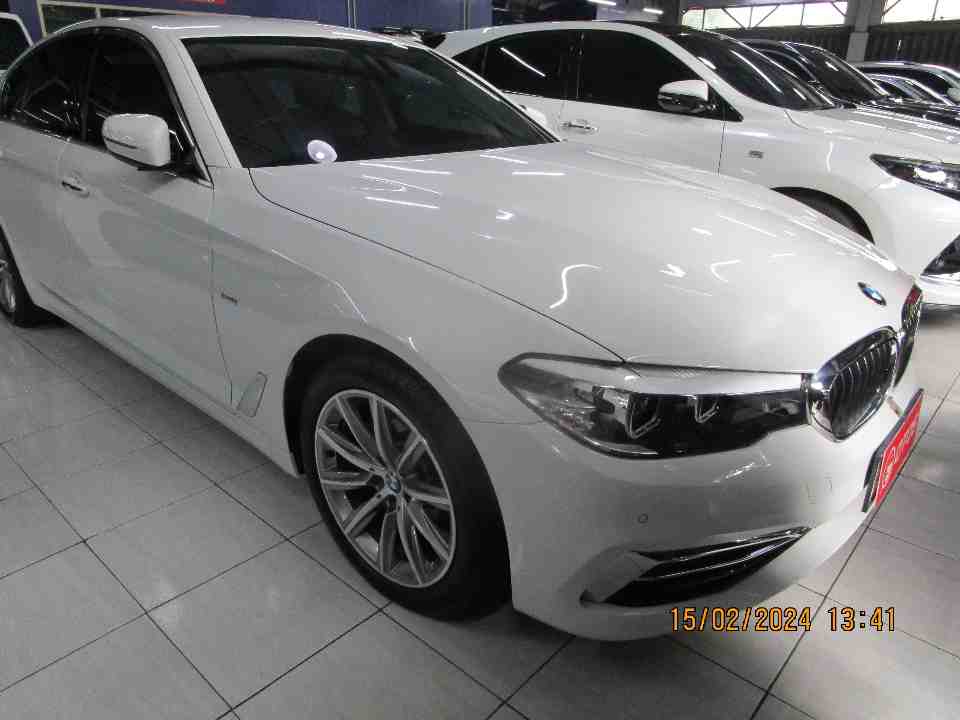 2018 BMW 520i 2.0 Luxury - Foto 1 dari 6
