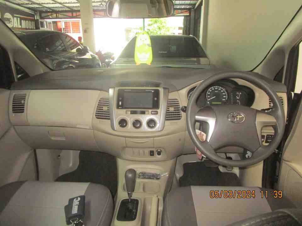 Foto Mobil Bekas Dashboard Toyota Innova 2.0 G tahun 2014