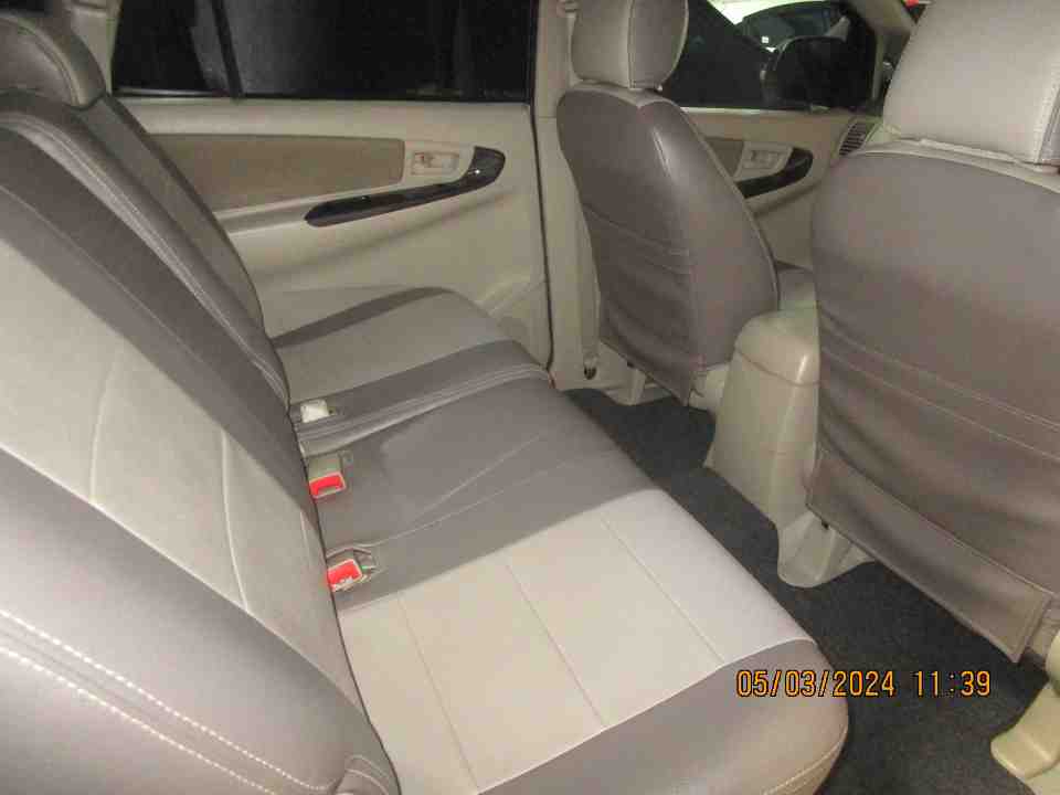 Foto Mobil Bekas Kabin Belakang Toyota Innova 2.0 G tahun 2014