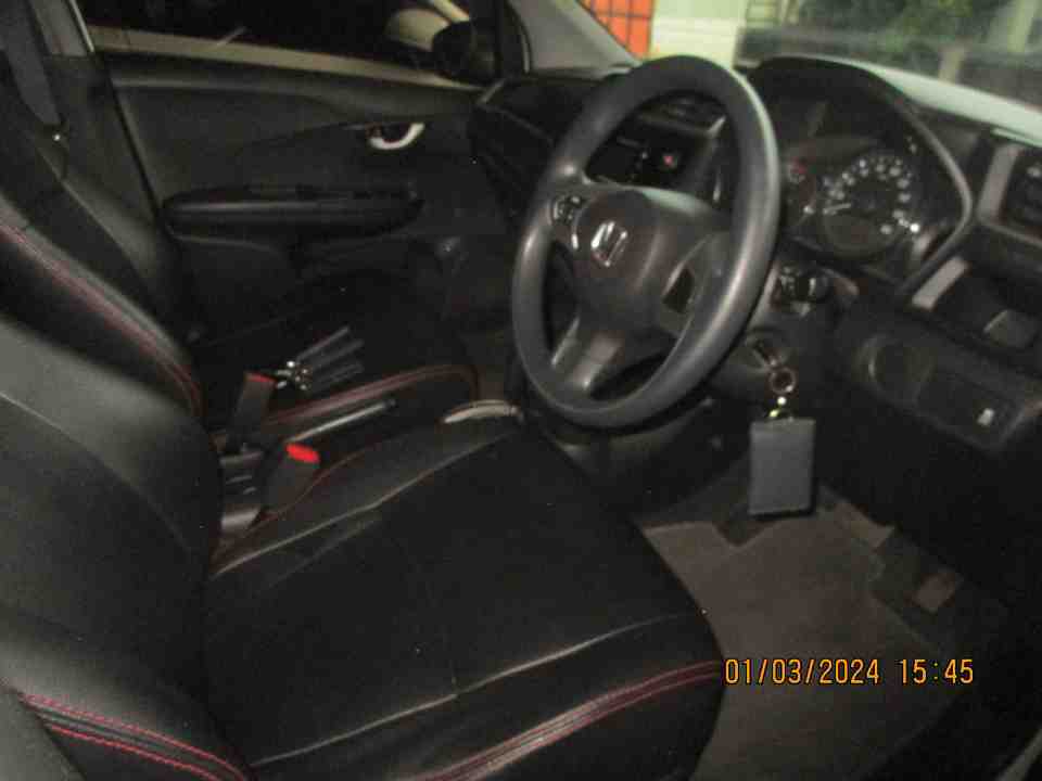 Foto Mobil Bekas Kabin Depan Honda BR-V 1.5 E Prestige tahun 2016