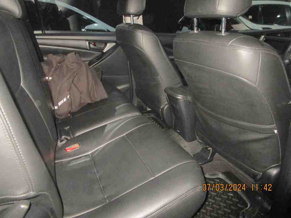 Foto Mobil Bekas Kabin Belakang Toyota Innova 2.0 G tahun 2020