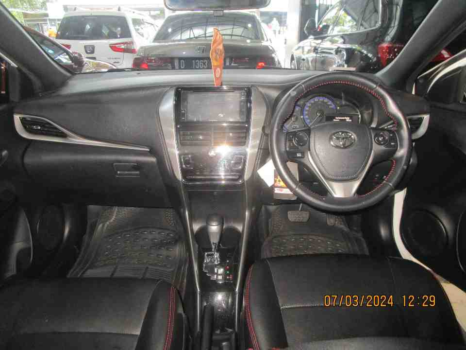 Foto Mobil Bekas Dashboard Toyota Yaris 1.5 S tahun 2018