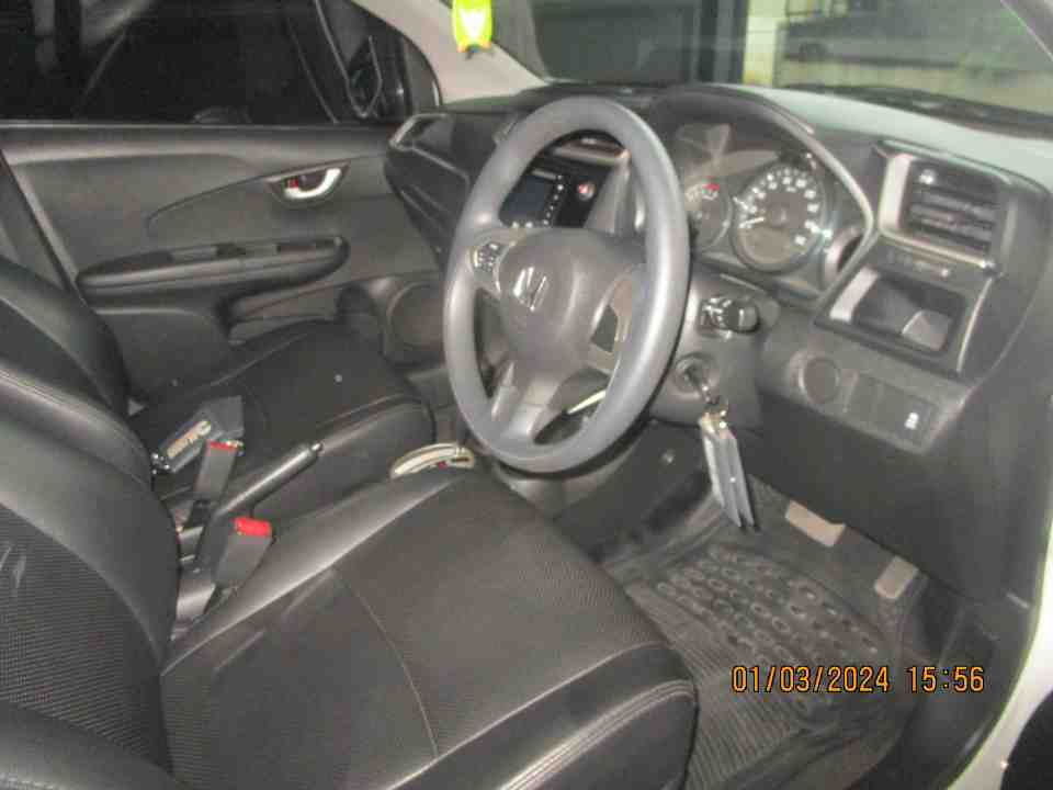 Foto Mobil Bekas Kabin Depan Honda BR-V 1.5 E Prestige tahun 2016