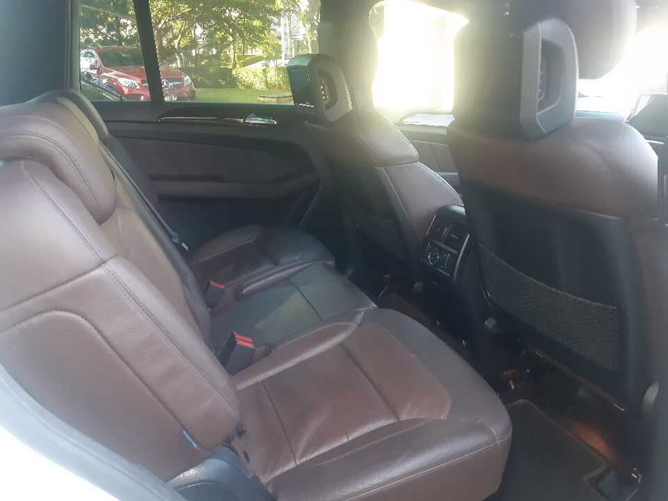 Foto Mobil Bekas Kabin Belakang Mercedes-Benz GL400 3.0 Exclusive tahun 2015