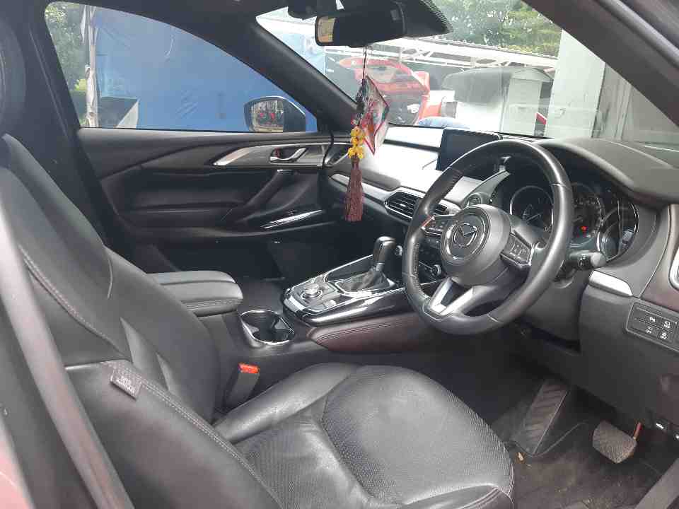 Foto Mobil Bekas Kabin Depan Mazda CX-9 2.0 tahun 2018