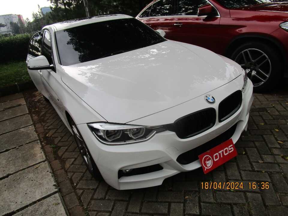 2016 BMW 330i 2.0 - Foto 1 dari 6