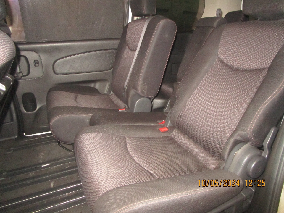 Foto Mobil Bekas Kabin Belakang Nissan Serena 2.0 Highway Star tahun 2014