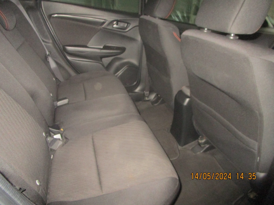 Foto Mobil Bekas Kabin Belakang Honda Jazz 1.5 RS tahun 2018
