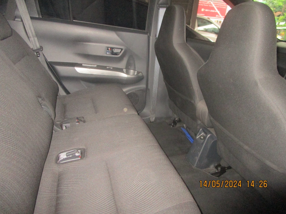 Foto Mobil Bekas Kabin Belakang Daihatsu Sigra 1.2 R tahun 2022