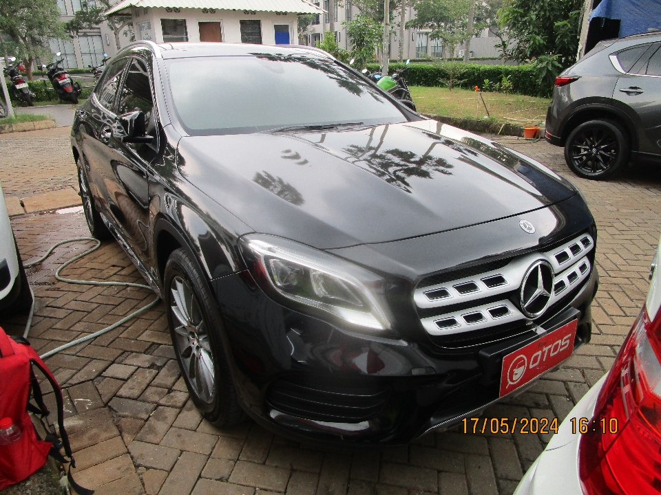 2019 Mercedes-Benz GLA200 1.6 - Foto 1 dari 6
