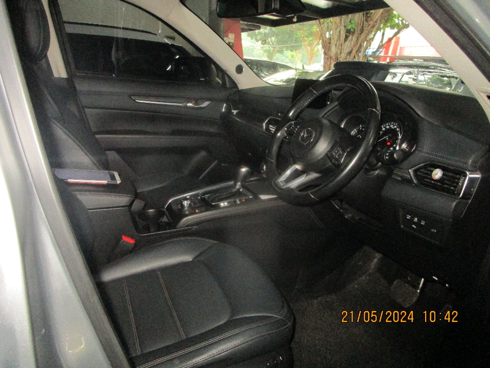 Foto Mobil Bekas Kabin Depan Mazda CX-5 2.5 tahun 2018