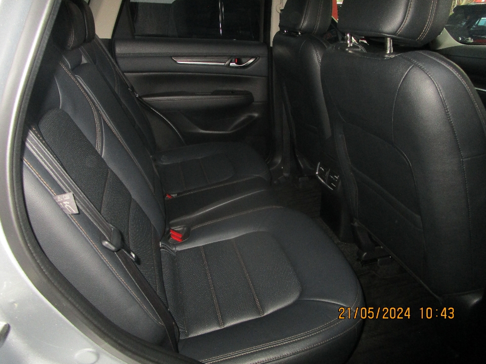 Foto Mobil Bekas Kabin Belakang Mazda CX-5 2.5 tahun 2018