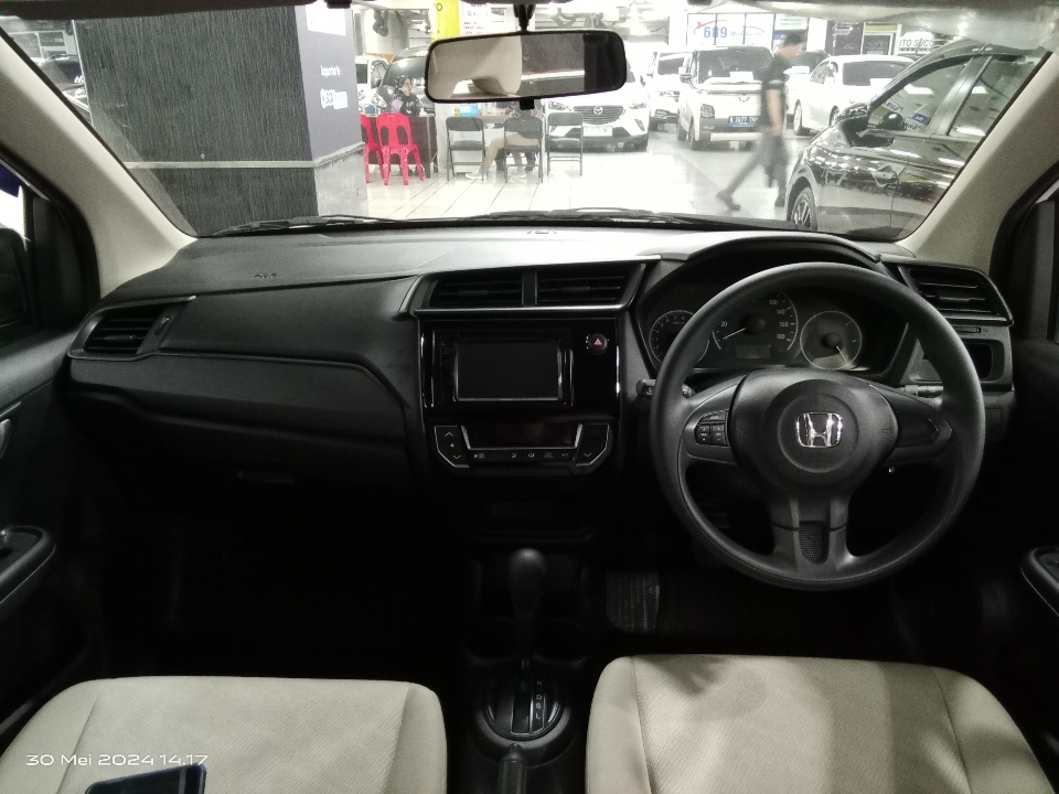 Foto Mobil Bekas Dashboard Honda Mobilio 1.5 E tahun 2021