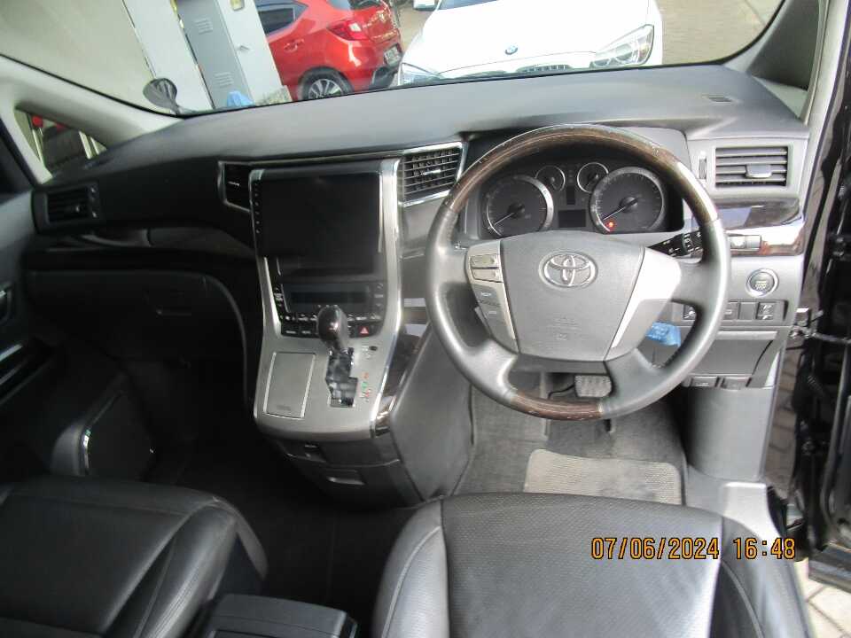 Foto Mobil Bekas Dashboard Toyota Alphard 2.4 S tahun 2013