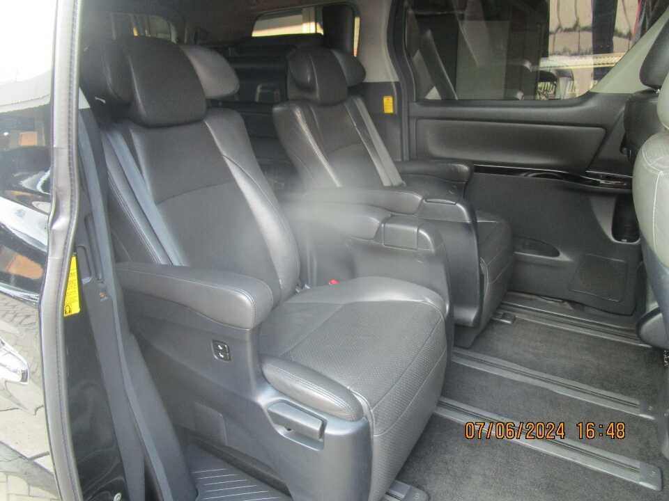Foto Mobil Bekas Kabin Belakang Toyota Alphard 2.4 S tahun 2013