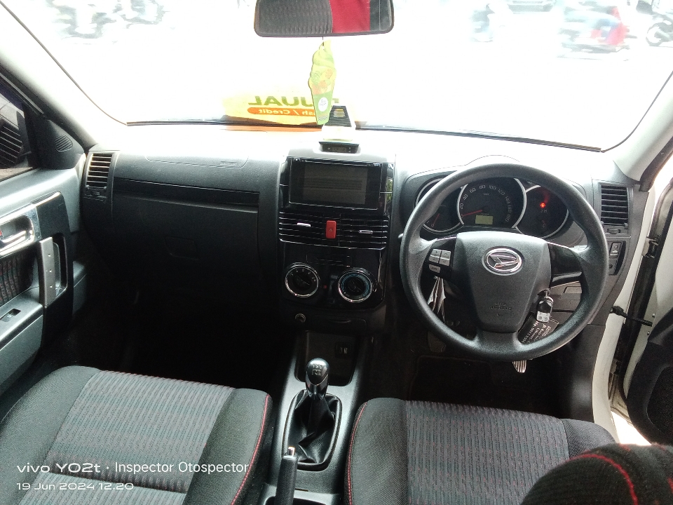 Foto Mobil Bekas Dashboard Daihatsu Terios 1.5 R tahun 2017