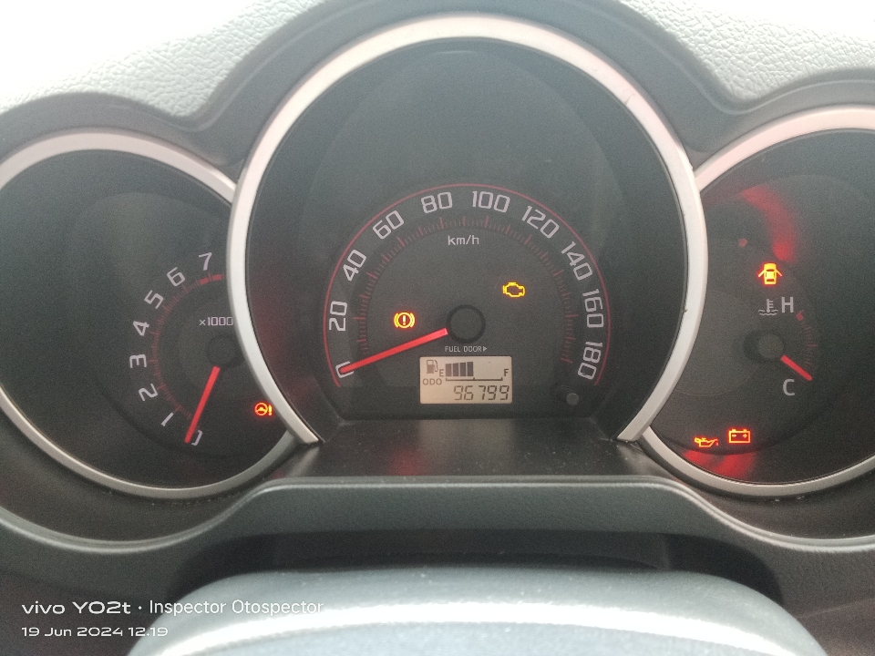 Foto Mobil Bekas Odometer Daihatsu Terios 1.5 R tahun 2017