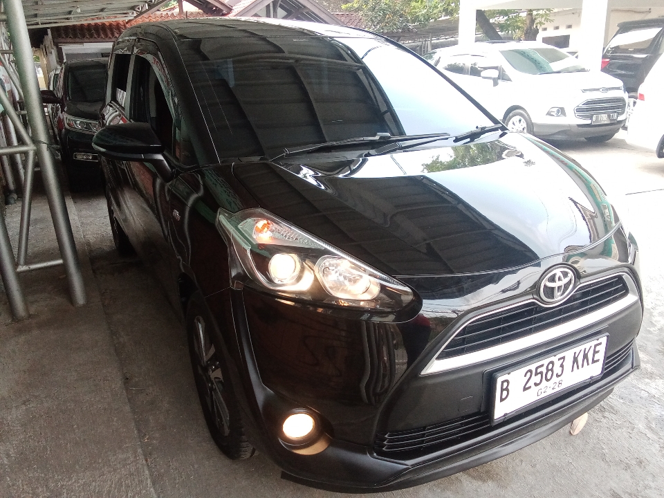 2017 Toyota Sienta 1.5 V - Foto 1 dari 6
