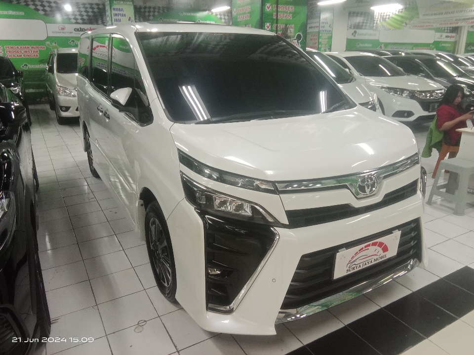 2018 Toyota Voxy 2.0 - Foto 1 dari 6