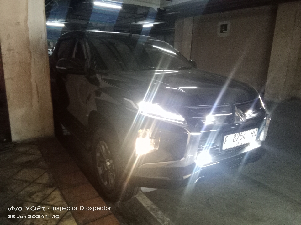 2023 Mitsubishi Triton 2.4 Ultimate 4x4 - Foto 1 dari 6