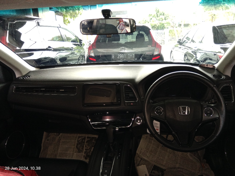 Foto Mobil Bekas Dashboard Honda HR-V 1.5 E tahun 2019