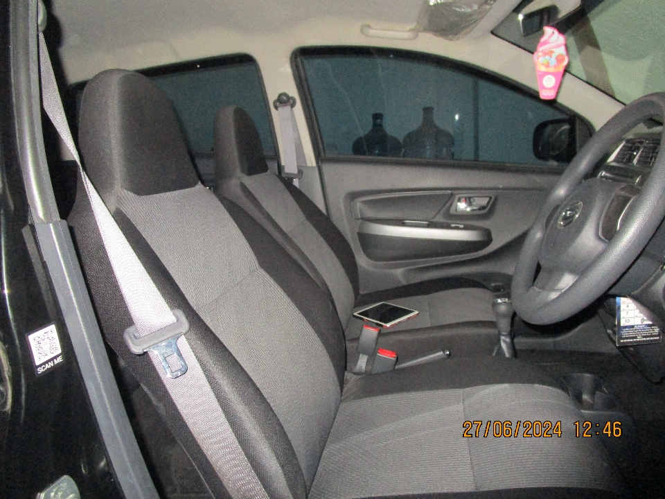 Foto Mobil Bekas Kabin Depan Daihatsu Ayla 1.0 X tahun 2022