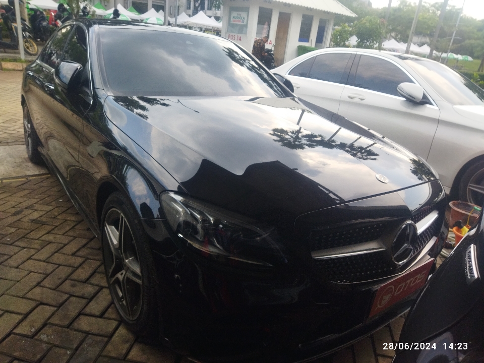 2020 Mercedes-Benz C300 2.0 - Foto 1 dari 6