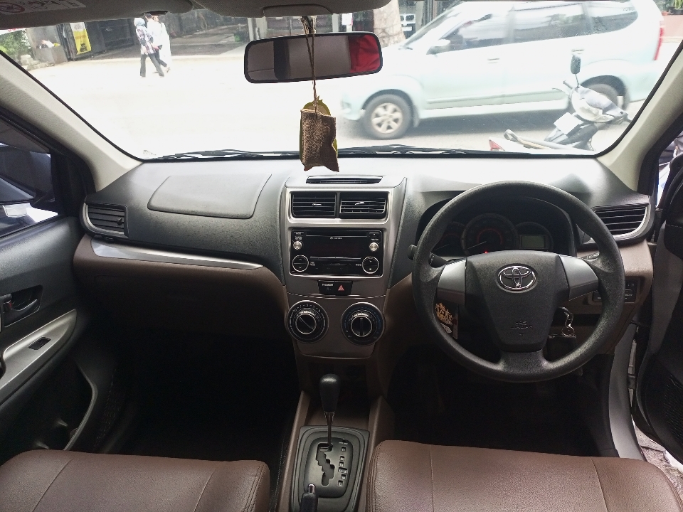 Foto Mobil Bekas Dashboard Toyota Avanza 1.3 G tahun 2015