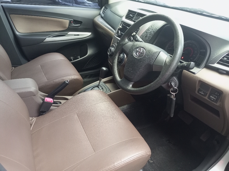 Foto Mobil Bekas Kabin Depan Toyota Avanza 1.3 G tahun 2015