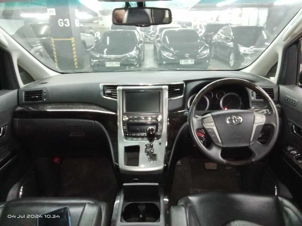 Foto Mobil Bekas Dashboard Toyota Vellfire 2.4 ZG tahun 2013