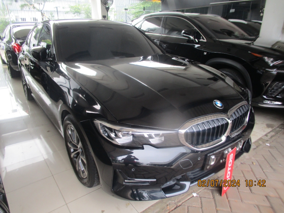 2021 BMW 320i 2.0 - Foto 1 dari 6