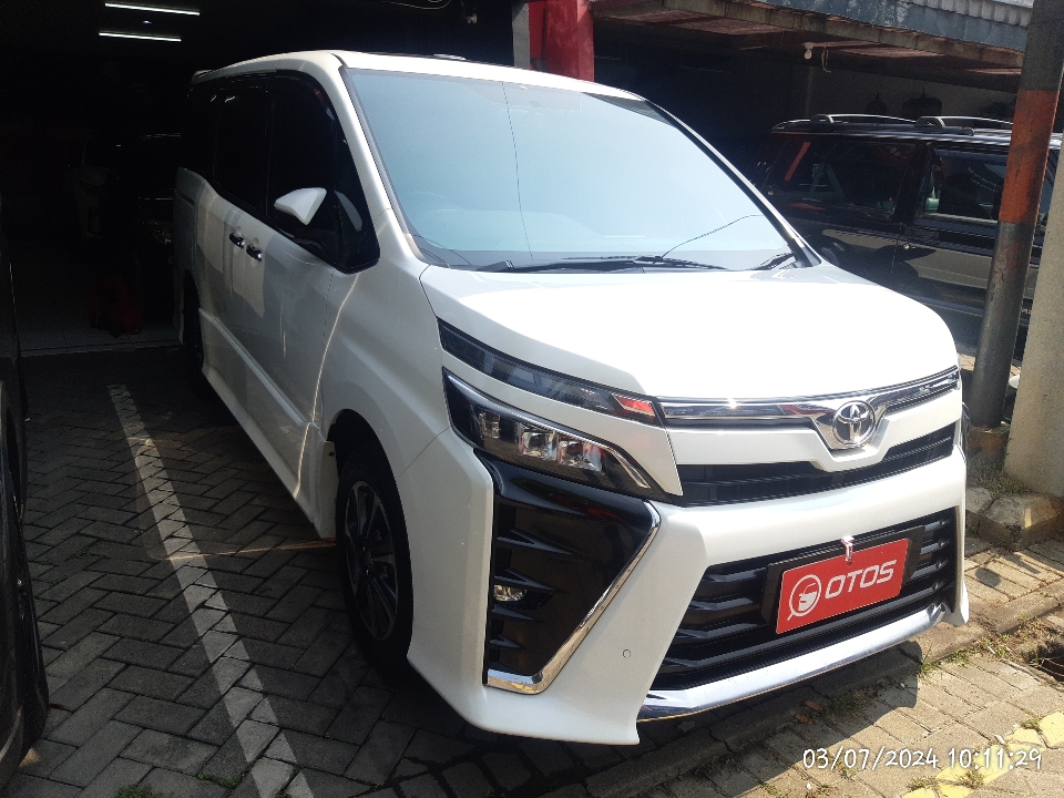 2019 Toyota Voxy 2.0 R80 - Foto 1 dari 6