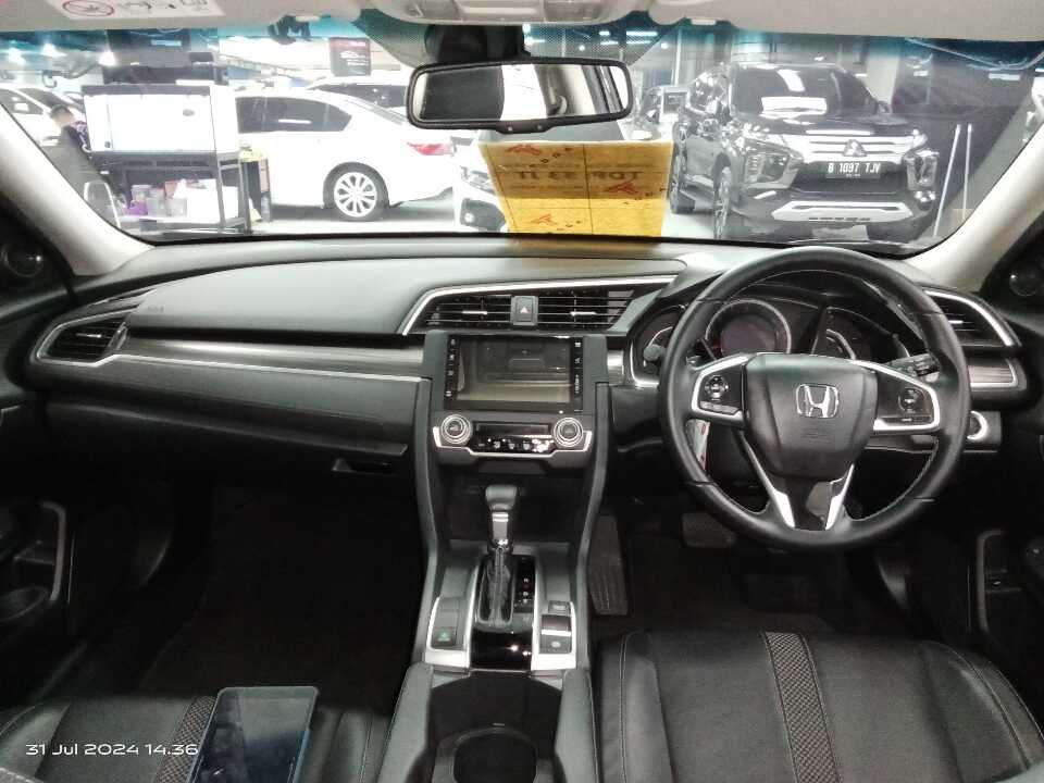 Foto Mobil Bekas Dashboard Honda Civic 1.5 Turbo tahun 2020