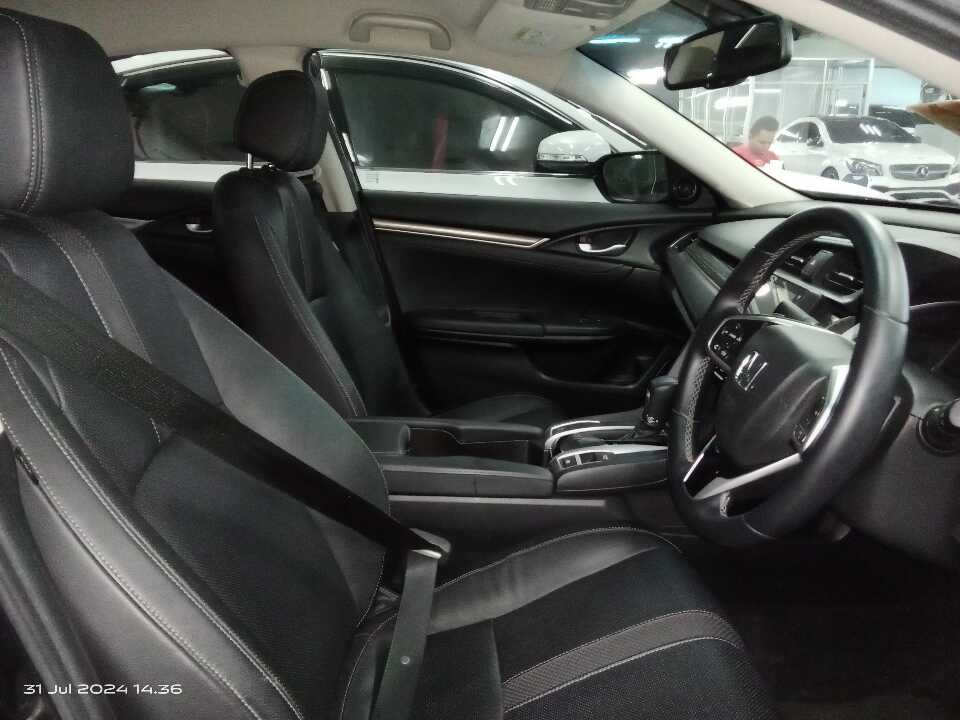 Foto Mobil Bekas Kabin Depan Honda Civic 1.5 Turbo tahun 2020