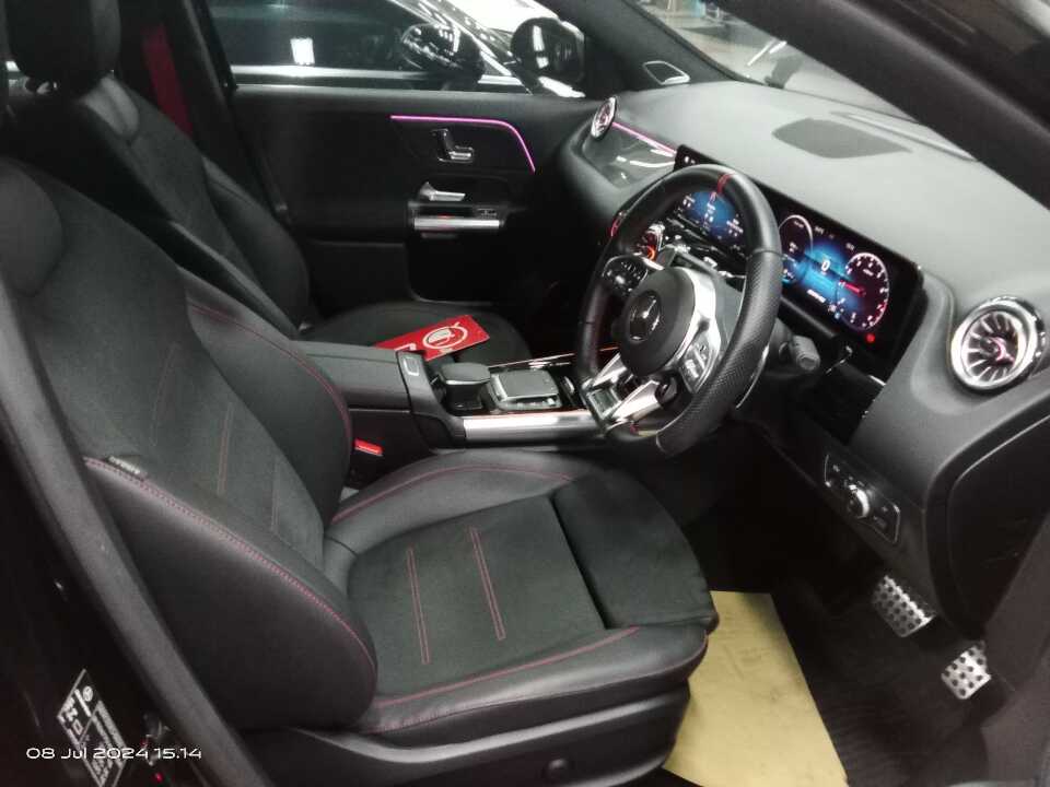 Foto Mobil Bekas Kabin Depan Mercedes-Benz GLA35 AMG 2.0 tahun 2022