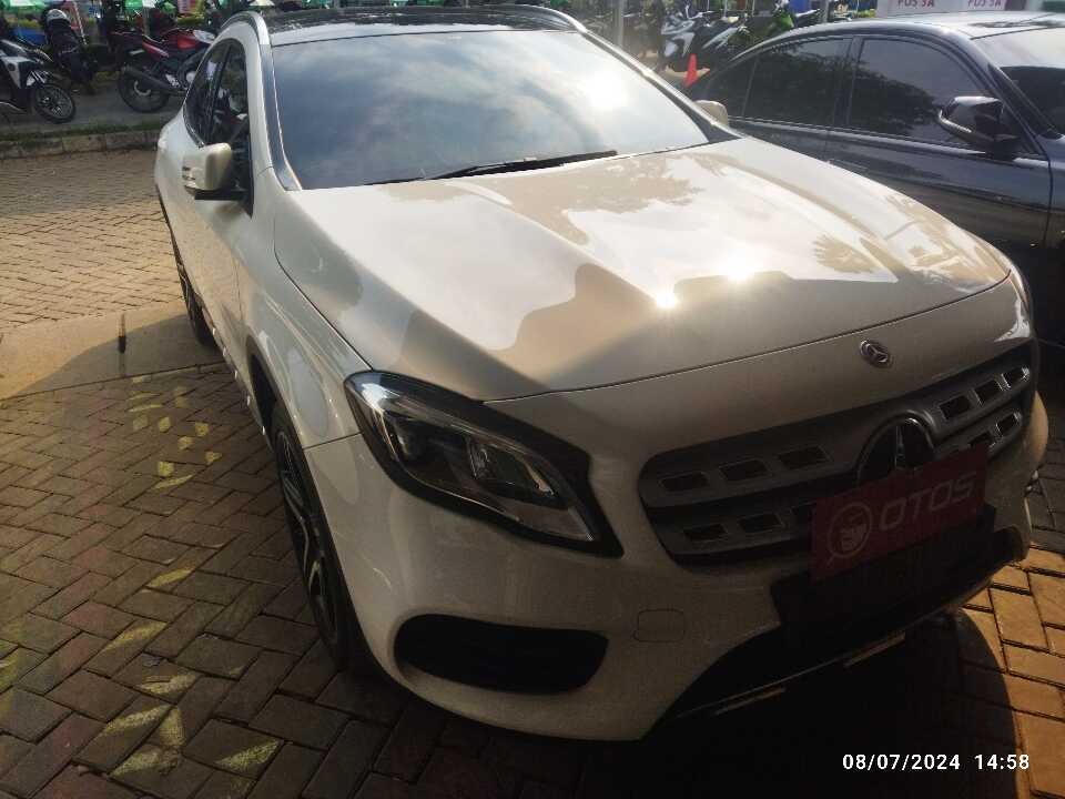 2019 Mercedes-Benz GLA200 1.6 - Foto 1 dari 6