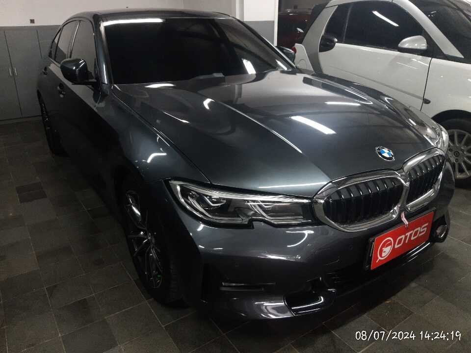2020 BMW 320i 2.0 - Foto 1 dari 6