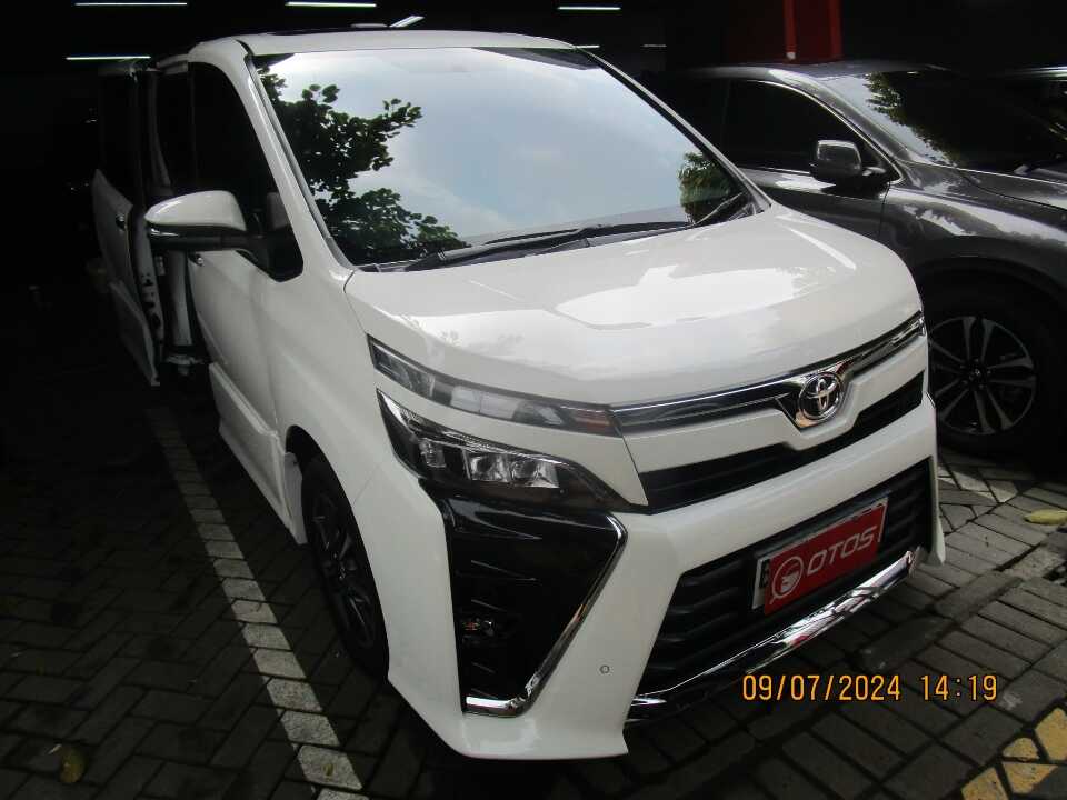 2018 Toyota Voxy 2.0 - Foto 1 dari 6