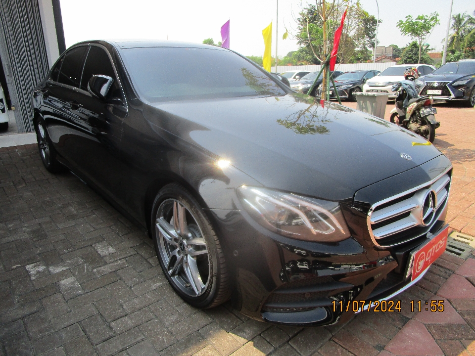 2017 Mercedes-Benz E300 2.0 - Foto 1 dari 6